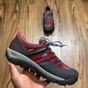 Keen Women Hiking Shoes (10)